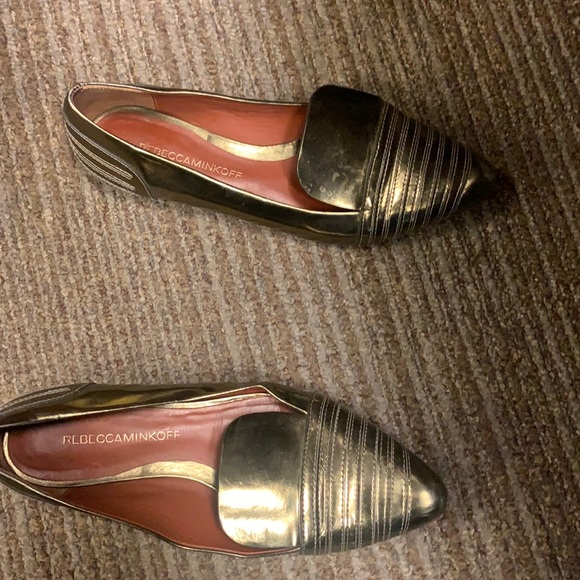 Gold shoes - Picture 2 of 4